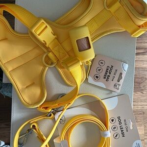 Wild one harness leash and waste bag carrier and bags NWT! Size L